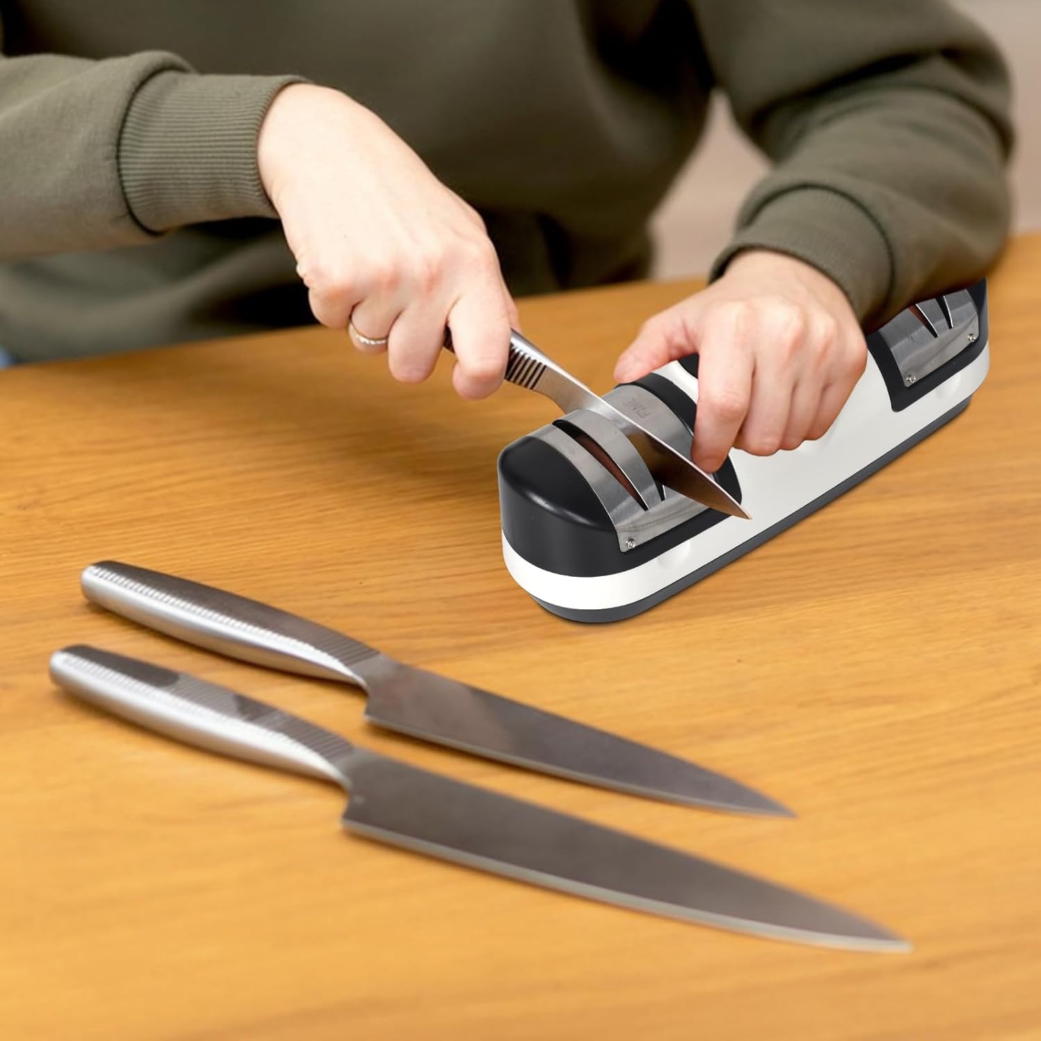 3 Speed ​​Electric Knife Sharpener with LED Display - EdgeMaster