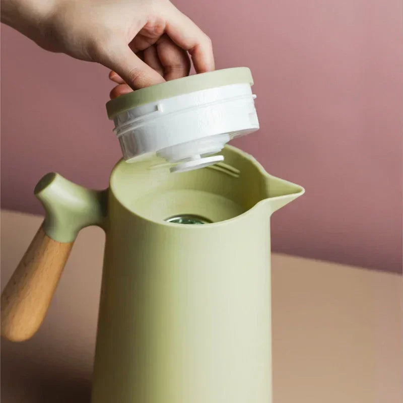 Stylish thermos bottle with long-lasting heat and cold insulation - NordicTherm