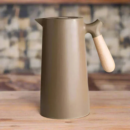Stylish thermos bottle with long-lasting heat and cold insulation - NordicTherm