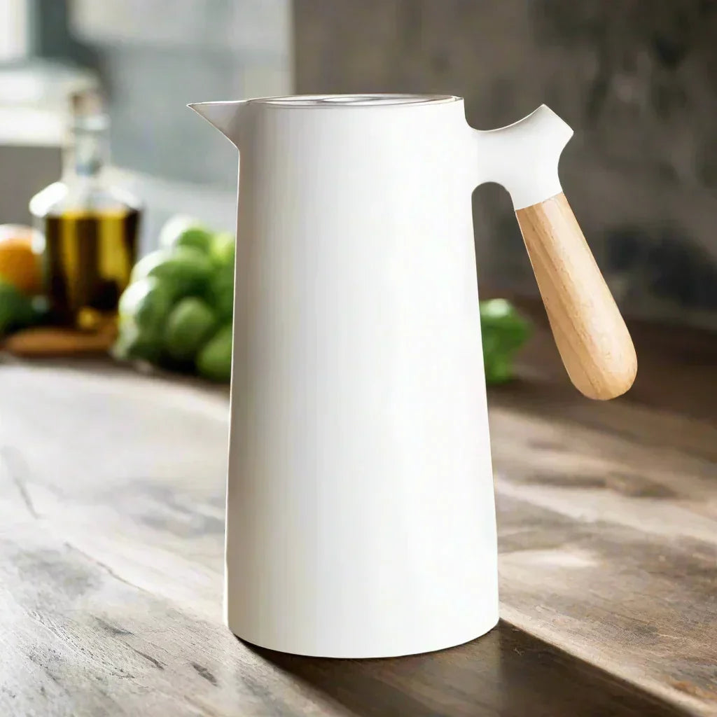 Stylish thermos bottle with long-lasting heat and cold insulation - NordicTherm