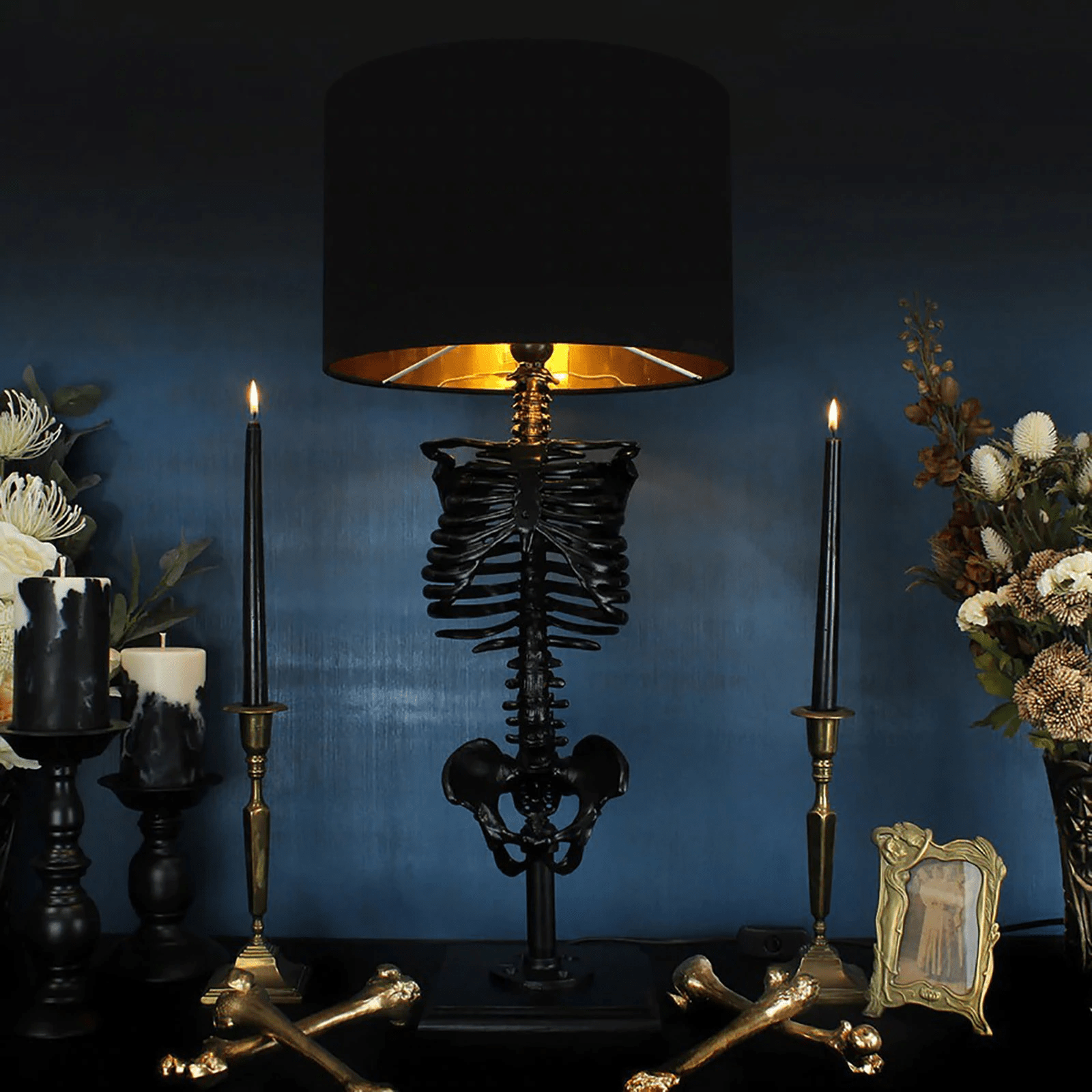 Resin Skeleton Desk Lamp 13.8 in Black Gothic Bedside Accent Light Warm Atmospheric Mood Lighting for Reading Corner Home Office Bedroom Dec | Thomler